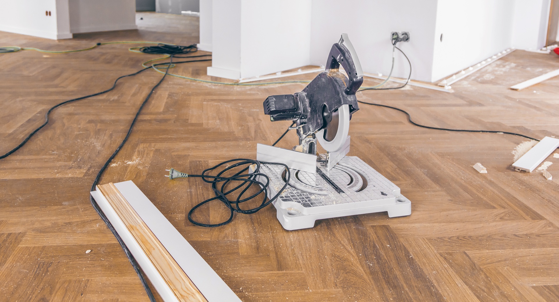 Holzparkett vom Profi verlegen lassen © Shutterstock